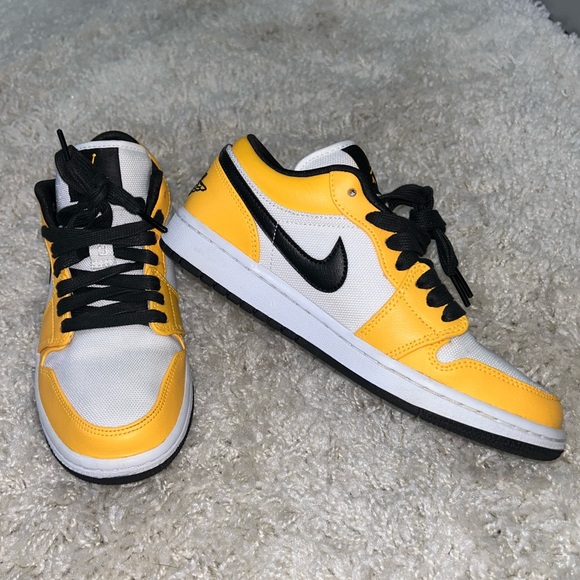 SIZE 8 NIKE AIR JORDAN 1 LOW “TAXI” SNEAKER YELLOW, BLACK & WHITE - Picture 5 of 11